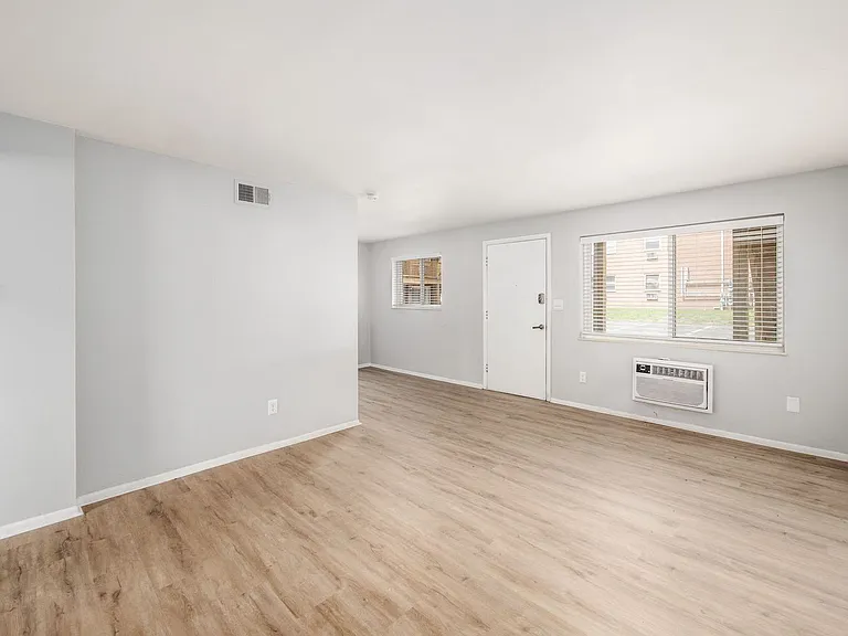 593 Riverview Dr #F — Photo 6