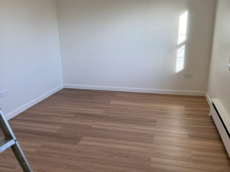 1515 W Wisconsin Ave #4 — Photo 2