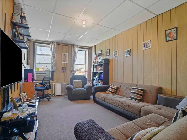 67-03 Myrtle Avenue image 25 of 36