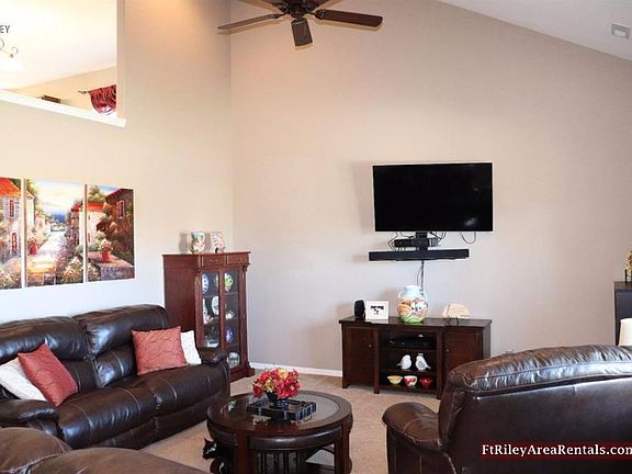 3rd image of 1014 Sunflower Cir