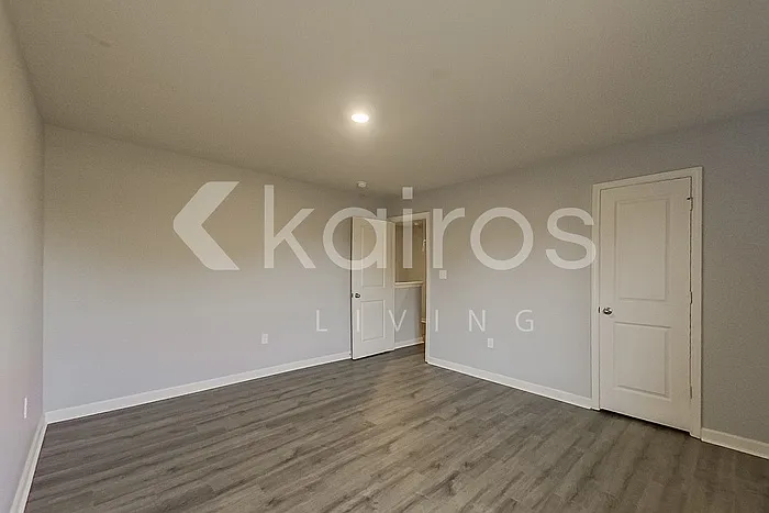 1111 Freedom Pkwy — Photo 17