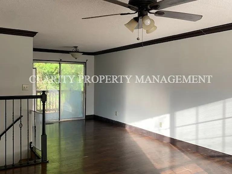 2218 Cloverleaf Cir SE — Photo 2