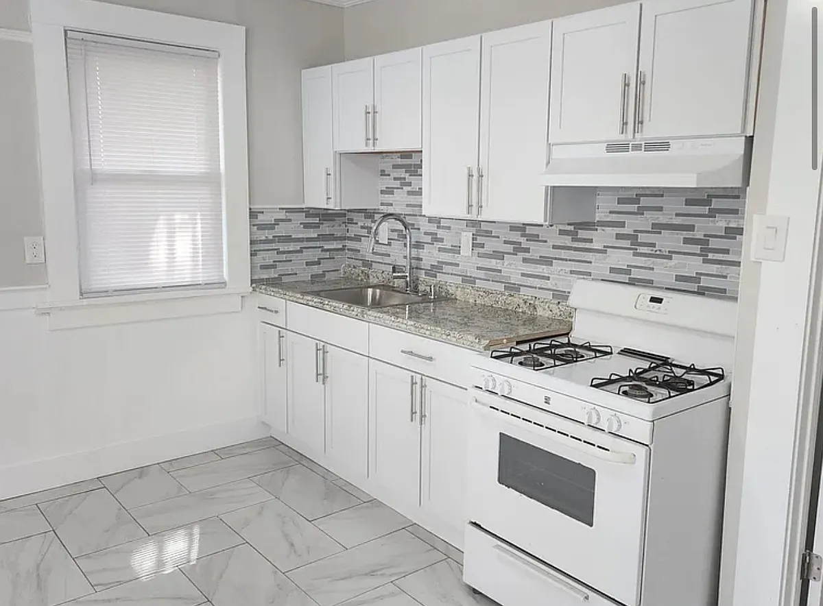 Building Photo - 1518 Pembroke St #2L