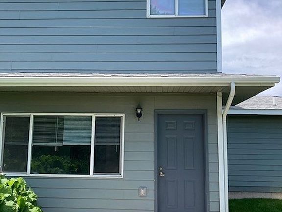 2nd image of 1062 W Oak St #38