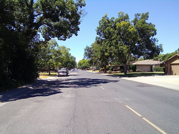 4th image of 414 E Benjamin Holt Dr