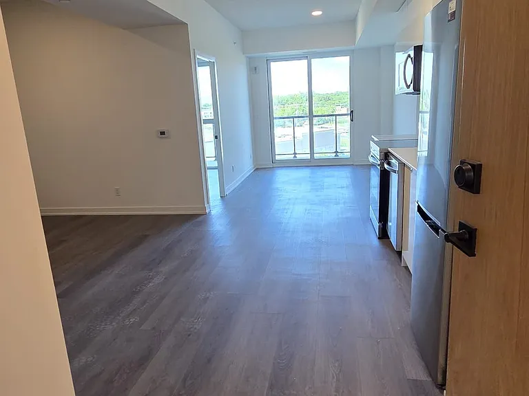 33 Erie Ave #404 — Photo 17