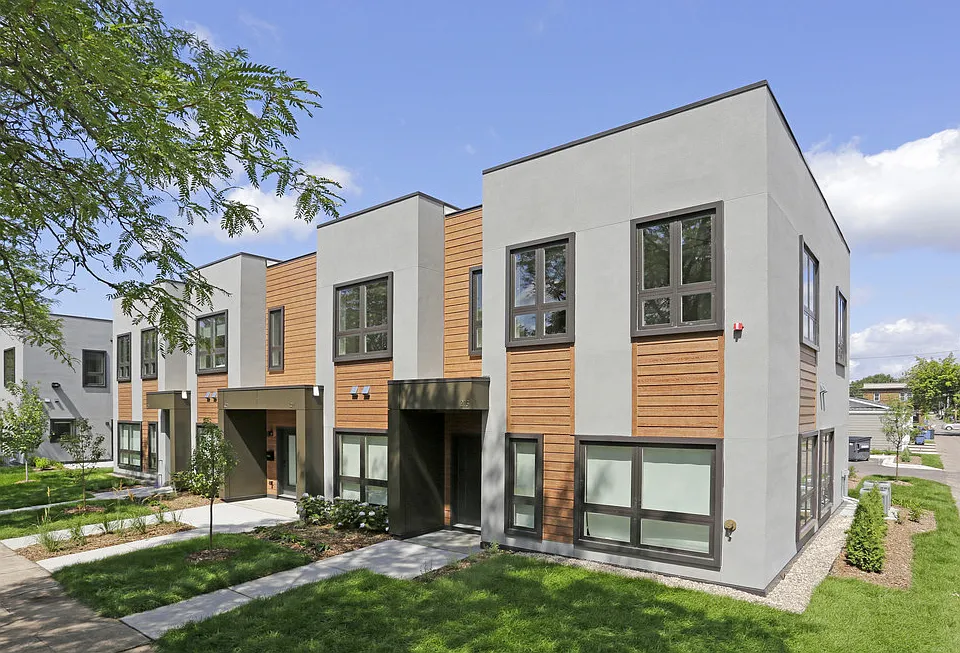 207 24th Ave NE #4
