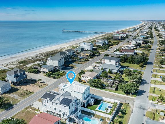 3rd image of 1902 E Beach Drive