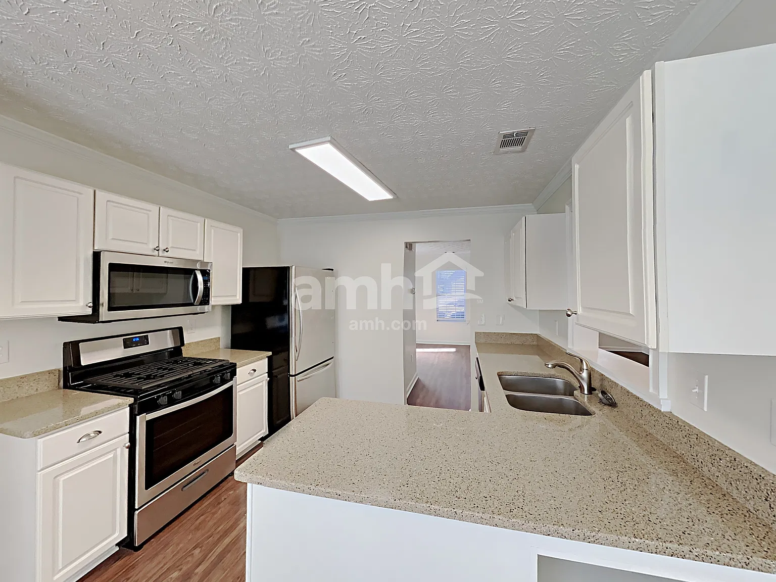 3 bed, 2.5 bath, 1780 sqft, $2,520 — Photo 3