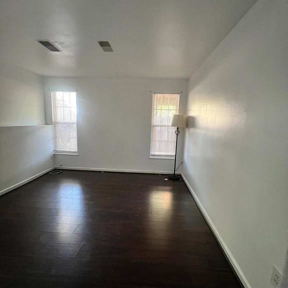 1 bed, 1.0 bath, 2056 sqft, $1,500 — Photo 2