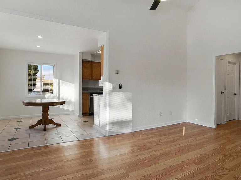 Linden Avenue Triplex — Photo 14