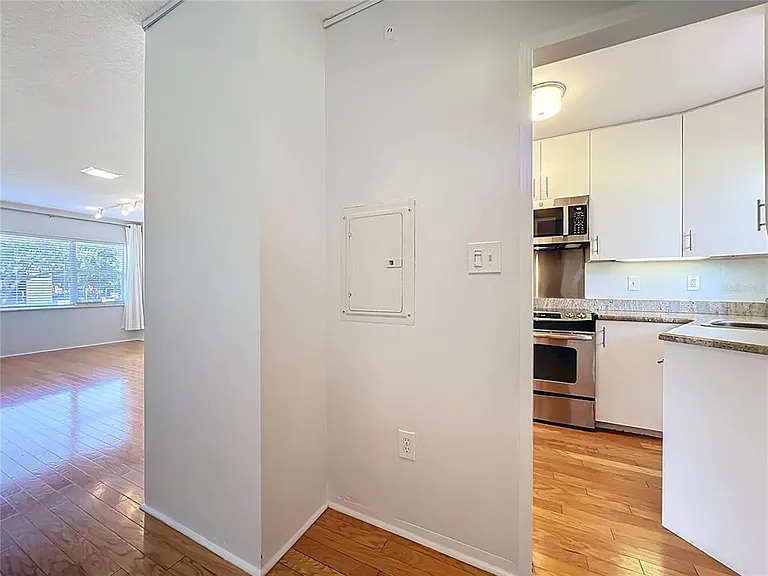 640 N Park Ave #4 — Photo 4