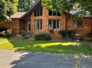 130 N Hanover St, Moweaqua, IL 62550