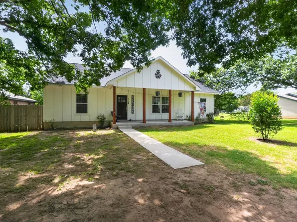 403 Lynch St, Smithville, TX 78957