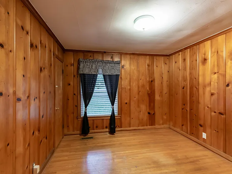 910 Preston Dr — Photo 9