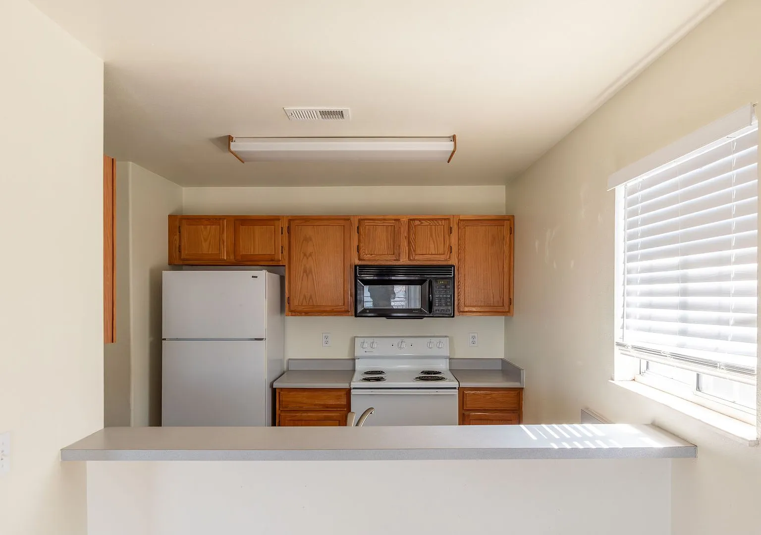 Highline Pointe Apts. — Photo 4