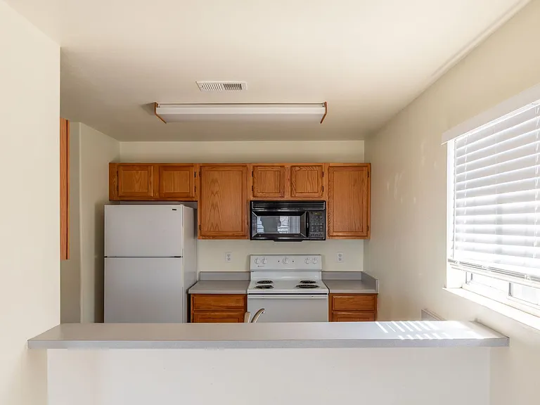 Highline Pointe Apts. — Photo 3