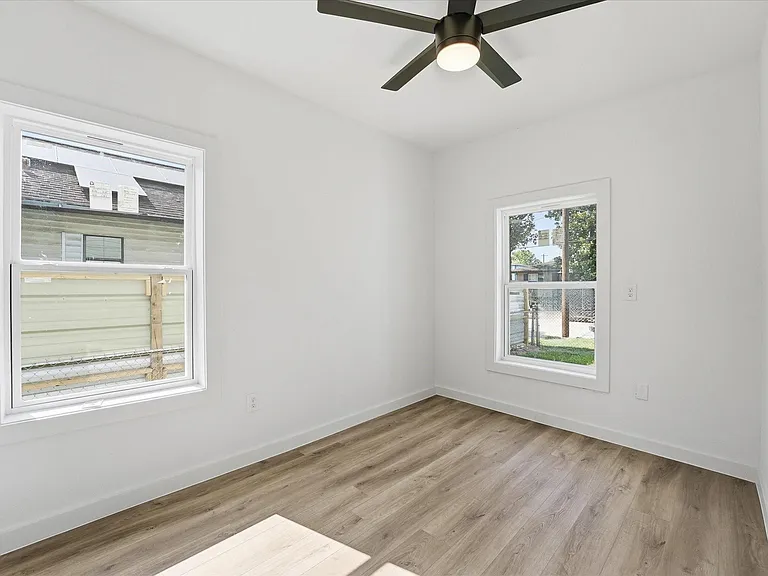 7128 Avenue K — Photo 5
