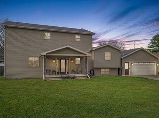 304 E Green St, Le Roy, IL 61752