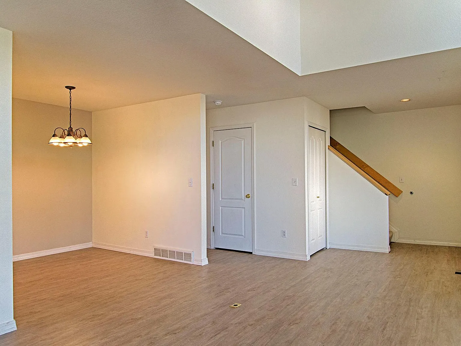 2 bed, 1.5 bath, 1732 sqft, $2,100 — Photo 4