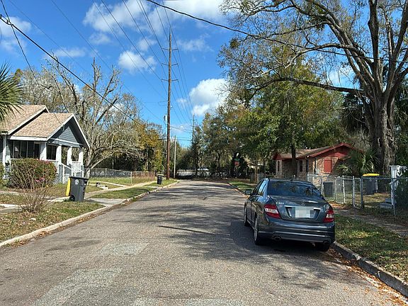 4th image of 1024 W 26th St