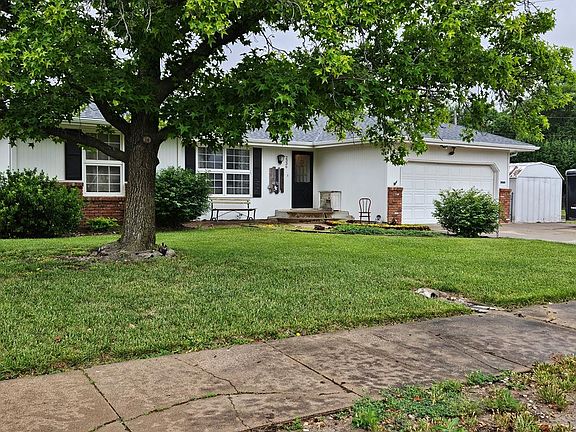3rd image of 2336 Montclair Dr