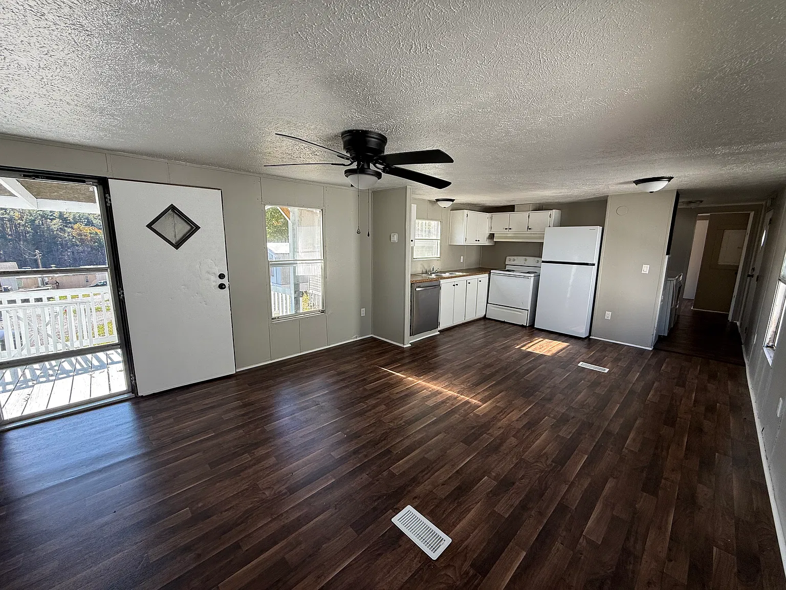 2 bed, 980 sqft, $875 — Photo 2