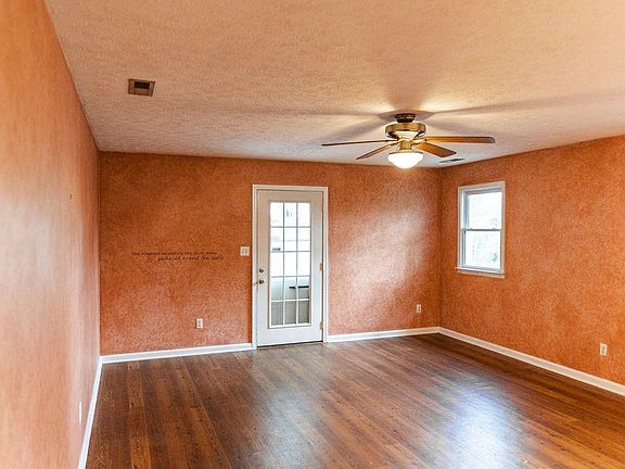 3rd image of 2065 Girkin Rd