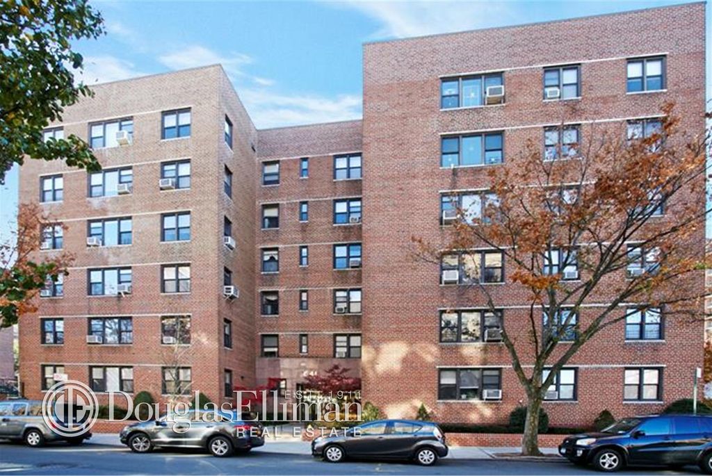 2 Bed 2 Bath Property, New York • 1,250 Sq Ft