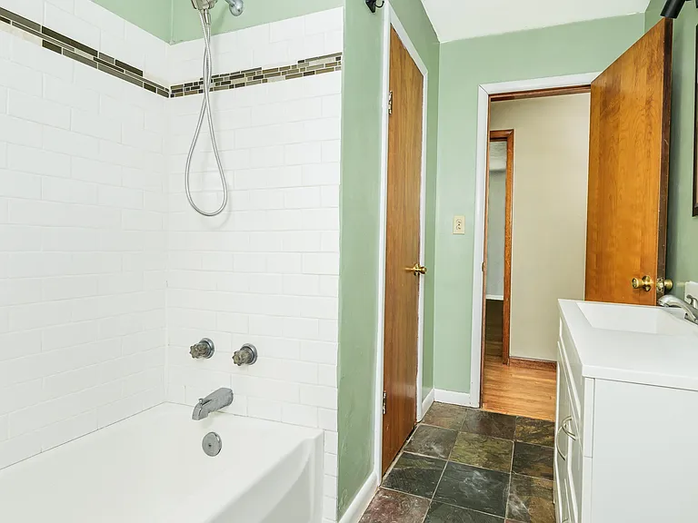 117 N Hillsdale Dr — Photo 25