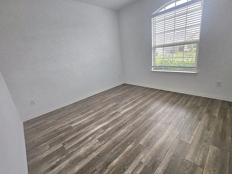 506 Saffron St — Photo 12