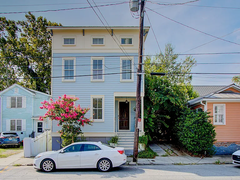 19 Line St — Photo 1
