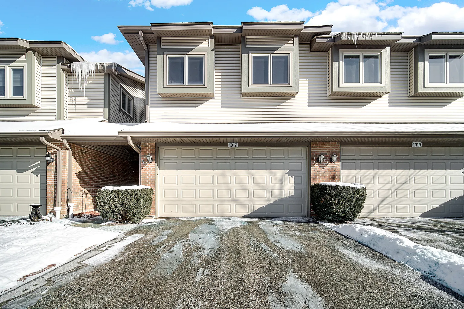 1017 Arbor Ct photo 1