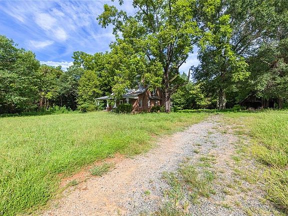 3rd image of 5261 State Highway 135