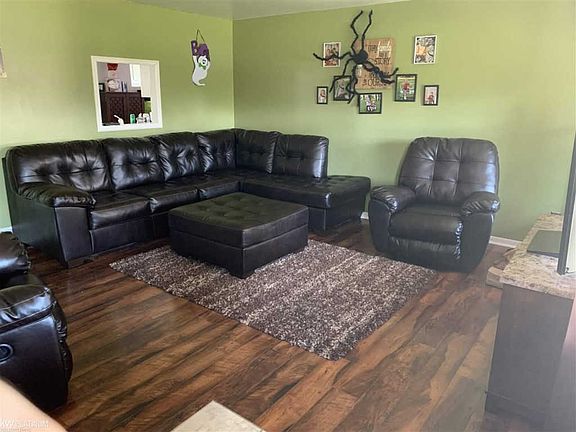 2nd image of 3147 Stoneybrook Ln