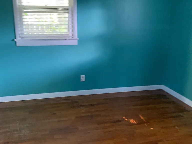 946 Poly Dr — Photo 2