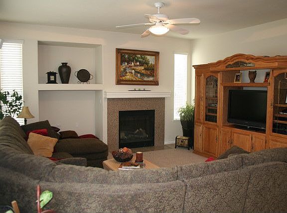 Fmaily room with built ins 