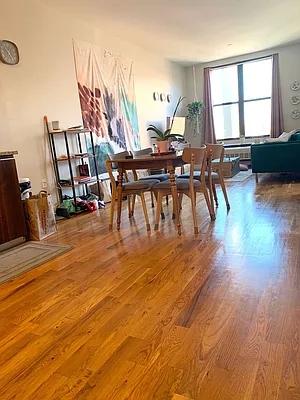 Rented by Manhattan Management LLC | media 28