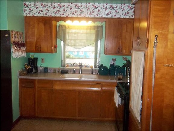 5th image of 881 Candyce Ave