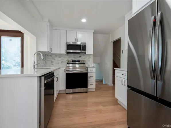 190 W Waukena Avenue, Oceanside, NY 11572