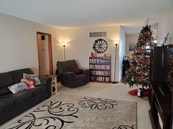 3rd image of 104 Crestview Dr