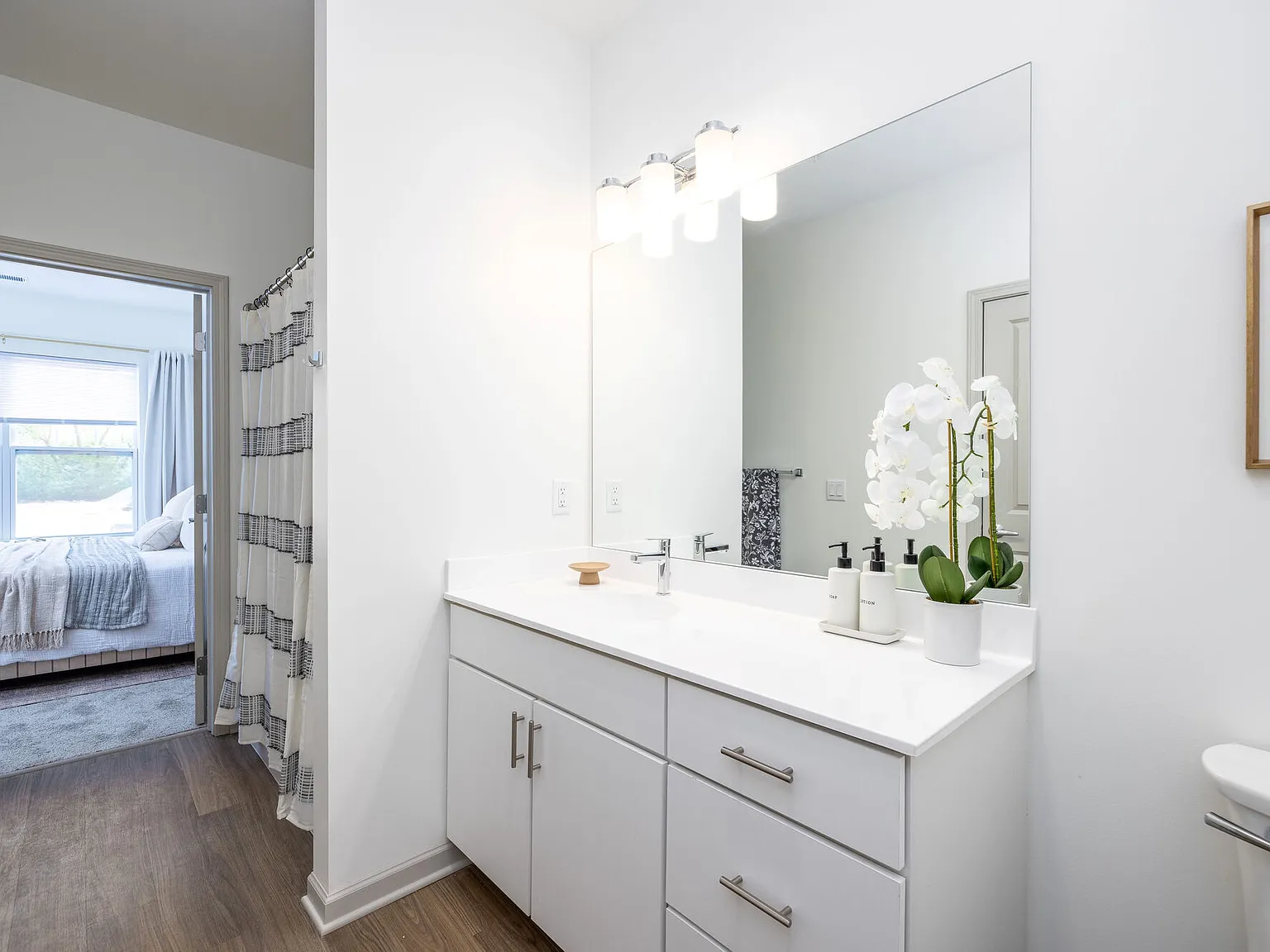 Edgewater Apartments and Townhomes — Photo 3