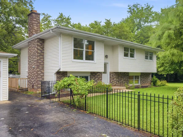 27W440 Central Ave, Warrenville, IL 60555