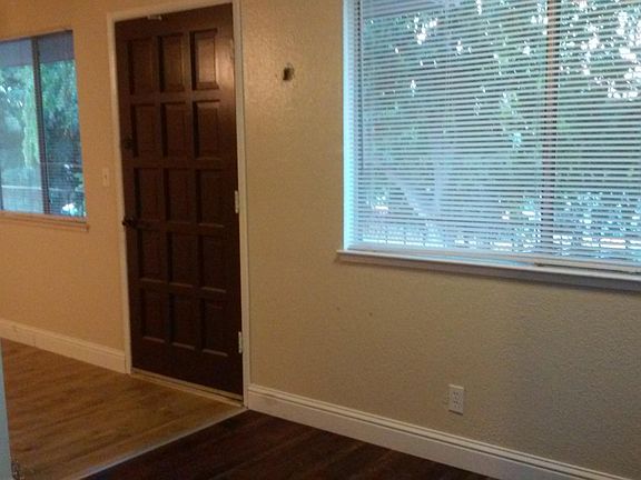 2nd image of 1119 Starbird Cir APT 4