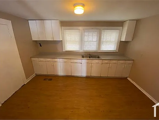 913 Green St — Photo 5