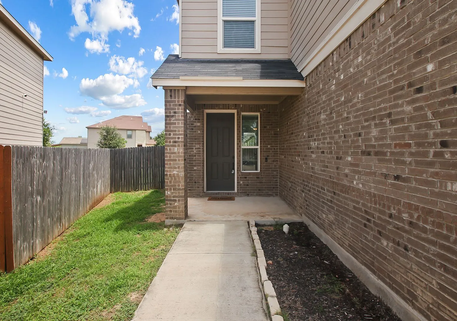 3 bedroom, 2 bathroom, 1 half located in Carmona Hills Subdivision — Photo 4