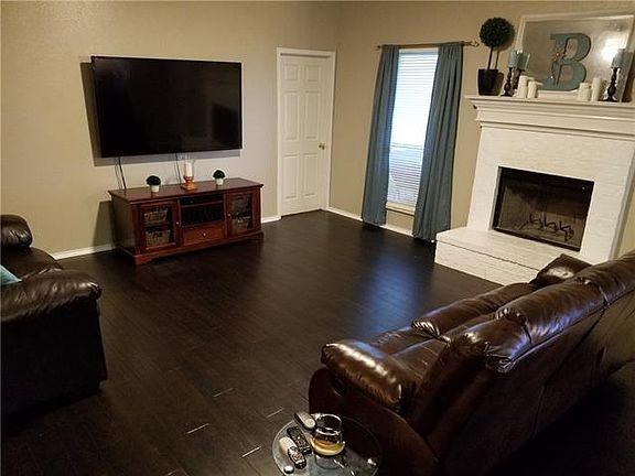 3rd image of 940 Joshua Dr