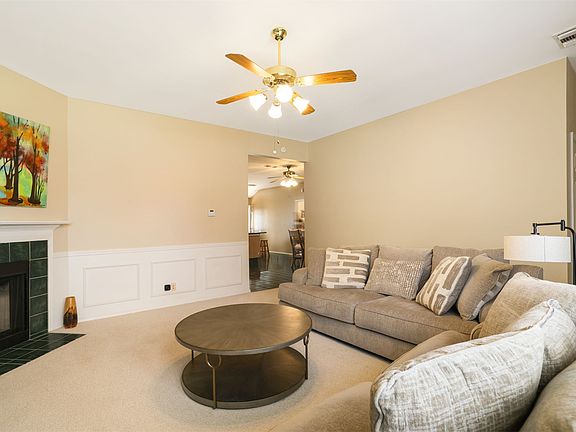3rd image of 1508 Persimmon Ln