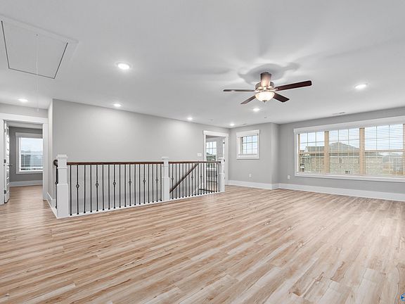 4th image of 216 Irish Hill Dr