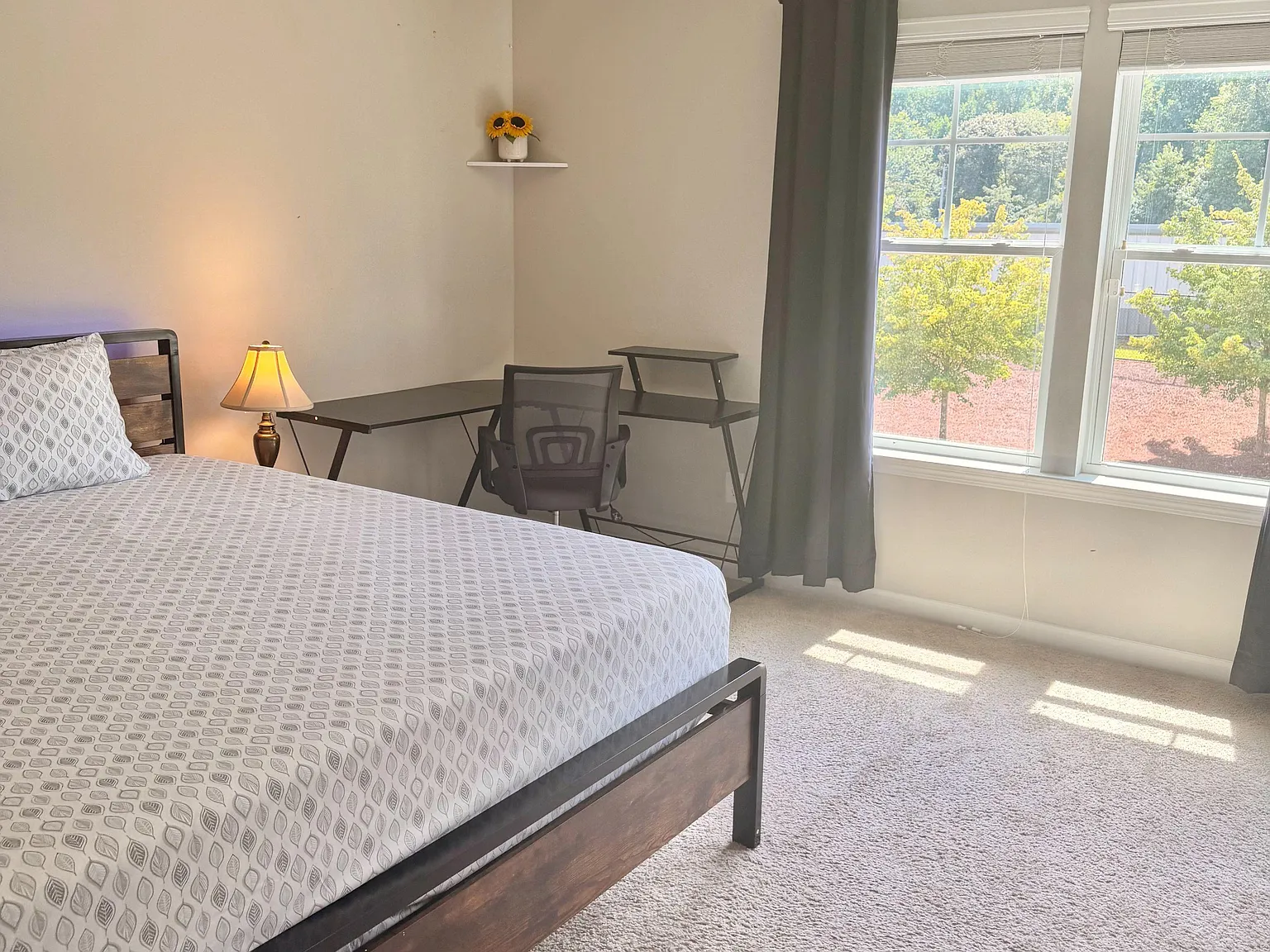 3 bed, 2.5 bath, 2635 sqft, $1,265 — Photo 2